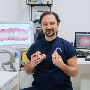 İstanbul Kadıköyde bulunan Softdent kliniğinde Şeffaf Plaklar ile Ortodonti Tedavisi