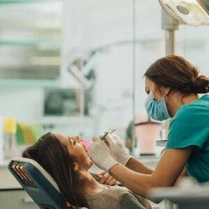 dis-eti-cekilmesi-ne-iyi-gelir Diş eti çekilmesi ile ilgili tedavi aşamasında gösterilen klinikten bir fotoğraf